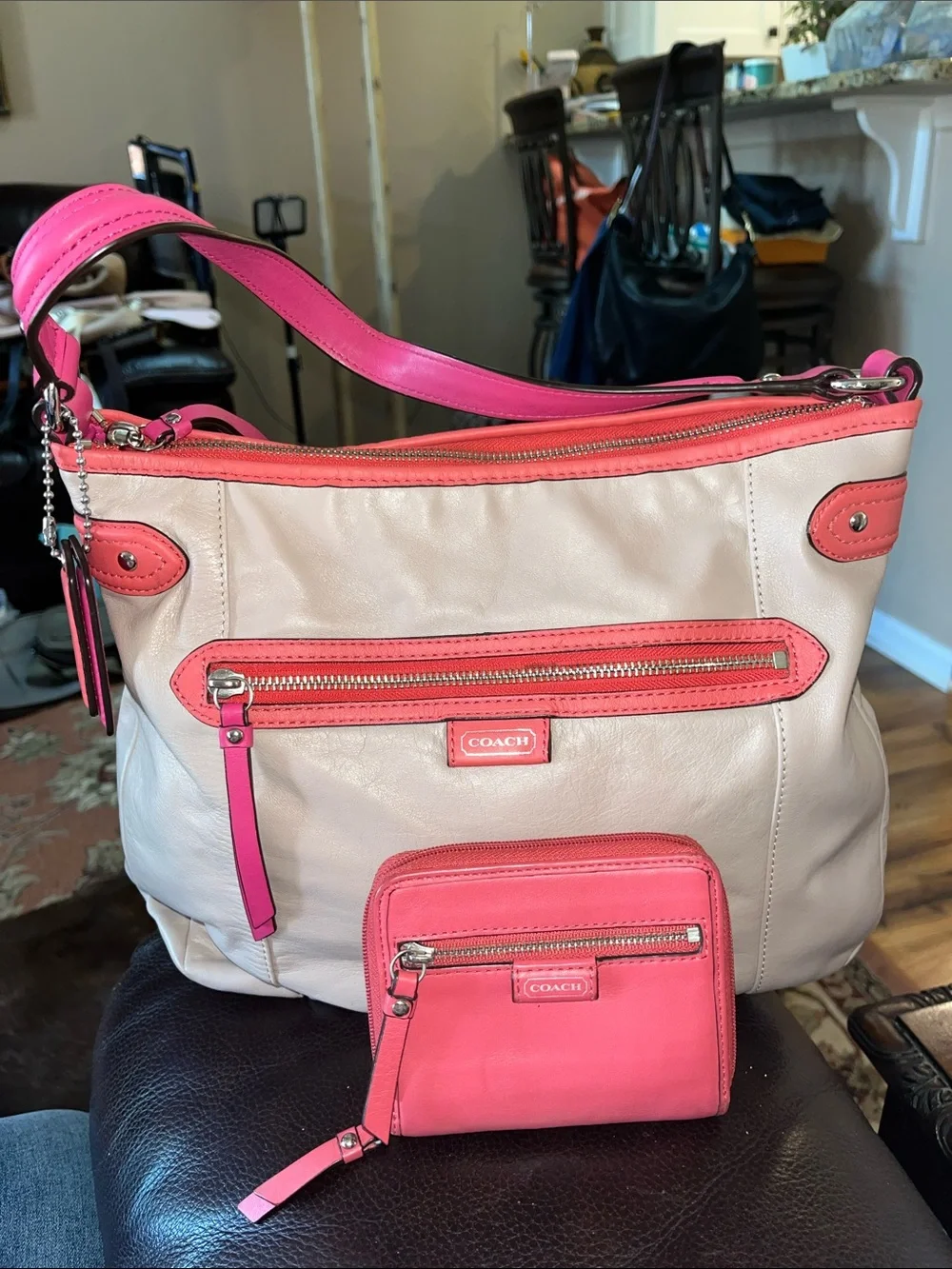 EUC authentic Coach Daisy Spectacular in Leather Hobo Handbag with wallet